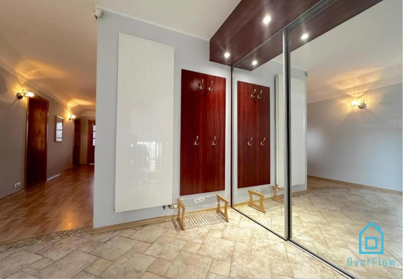 Homestay Gallery Room - Charming Place, 15 Minutes To Gdansk Old Town & 5 Minutes To Seaside